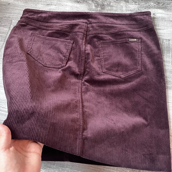 Burgundy mid rise skirt. Twice worn. - Picture 4 of 7